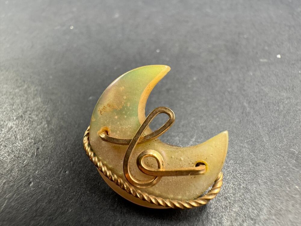 Antique Vintage Gold Tone Wire Mother of Pearl MOP Crescent Moon Brooch Pin